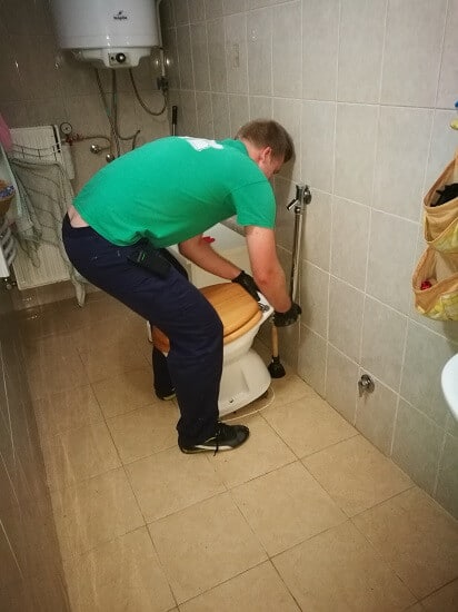 WC dugulása Felcsúton