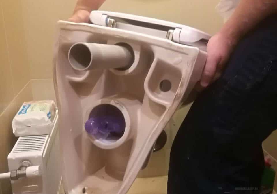 WC dugulása illatosítótól