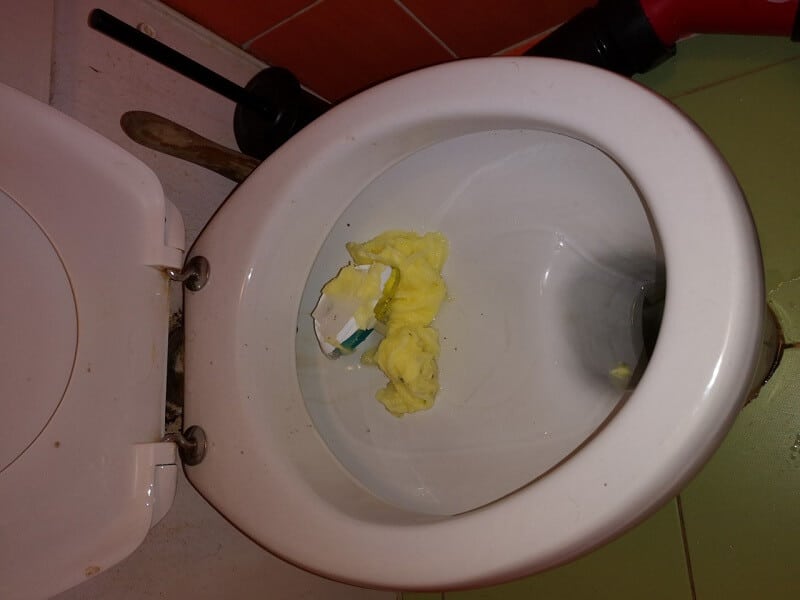 Illatosító okozott WC dugulást